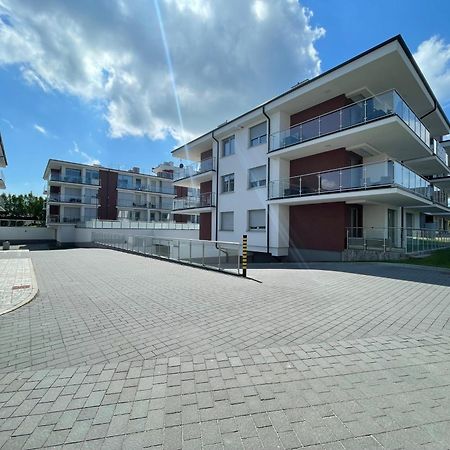 Miodowy Apartament Z Duzym Tarasem W Rewalu, Blisko Morza Kültér fotó
