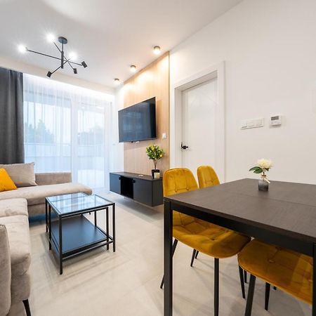 Miodowy Apartament Z Duzym Tarasem W Rewalu, Blisko Morza Kültér fotó