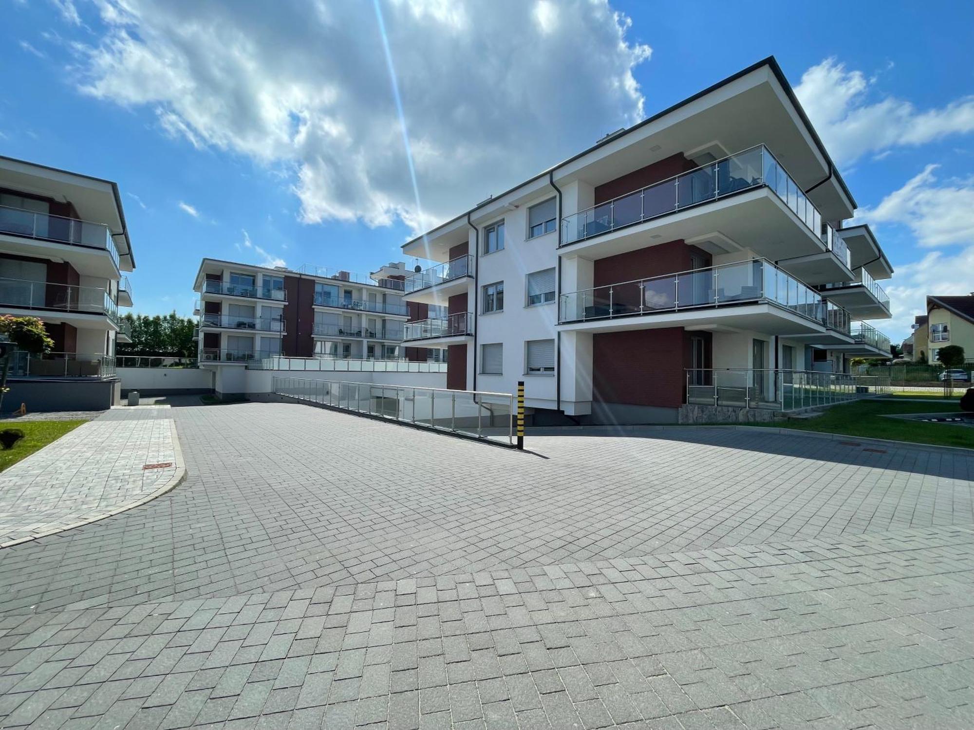 Miodowy Apartament Z Duzym Tarasem W Rewalu, Blisko Morza Kültér fotó
